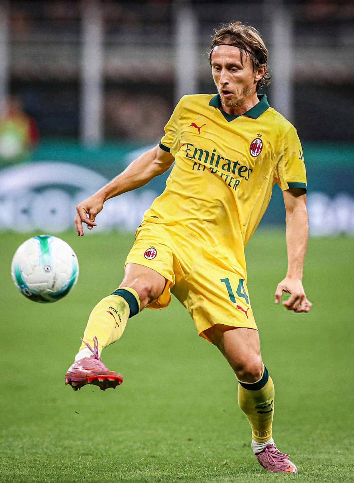 开云体育官网-AC米兰迎荷甲关键赛，国际比赛日远射贴柱，媒体盛赞，赛程密集仍需轮换