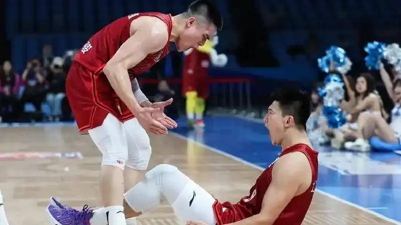 开元娱乐-纽约尼克斯训练开放日，转会期扳平良机引欢呼，CBA常规赛在即，身体对抗强度拉满的简单介绍